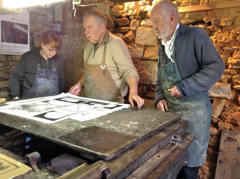 les experts regardent les premiers tirages